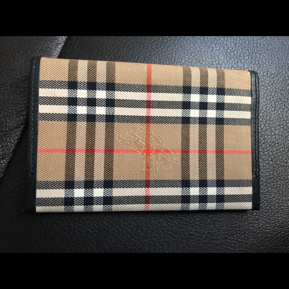 100% Authentic BURBERRYs of London agenda